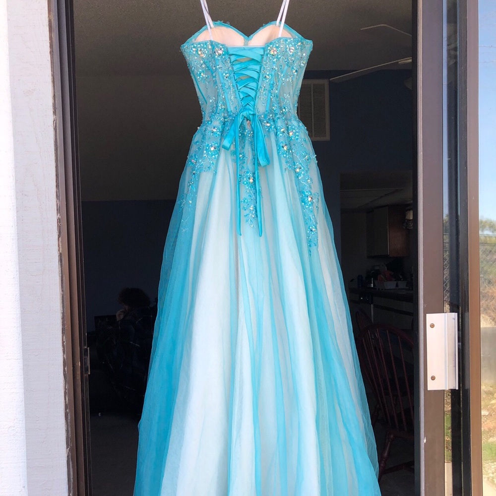 Dress - Picture 2 of 4